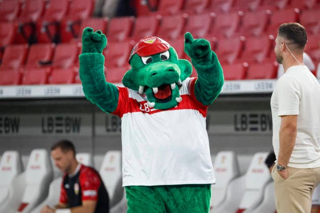 Fritzle, Maskottchen, Krokodil , Deutschland, Fussball, 1. Bundesliga, 2.Spieltag, 2026 2027, VfB Stuttgart vs. 1.FC Köln, 04.09.2026, Stuttgart MHP Arena Deutschland *** Fritzle, mascot, crocodile, Germany, soccer, Bundesliga 1, Matchday 2, 2026–2027, VfB Stuttgart vs. 1. FC Köln, September 4, 2026, Stuttgart MHP Arena, Germany Copyright: xGrantxHubbsx