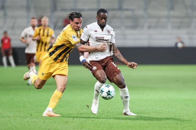3. Liga; FC Ingolstadt 04 - Alemannia Aachen; Joseph Ganda (16, FCI) Zweikampf Kampf um den Ball Petros Bagalianis (2 AA) 3. Liga - FC Ingolstadt 04 Saison 2026 2027 Alemannia Aachen