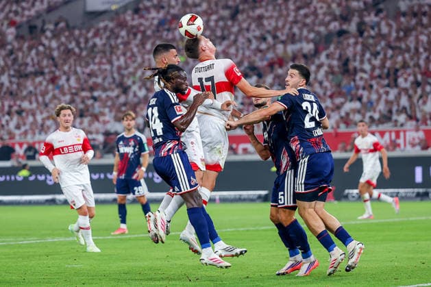 04.09.2026, Fußball, VfB Stuttgart - 1. FC Köln, 1. Fußball Bundesliga, 2. Spieltag, MHP-Arena, Saison 2026 2027: Strafraumaktion Dzenan Pejcinovic (VfB Stuttgart 17) im Zweikampf gegen Gideon Mensah (1FC Koeln 14) Luka Lochoshvili (1FC Koeln 24) DFB regulations prohibit any use of photographs as image sequences and or quasi-video. Baden-Württemberg Deutschland *** September 4, 2026, Soccer, VfB Stuttgart vs. 1. FC Köln, Bundesliga, Matchday 2, MHP Arena, 2026–2027 Season: Penalty area action—Dzenan Pejcinovic (VfB Stuttgart 17) in a duel against Gideon Mensah (1. FC Köln 14) and Luka Lochoshvili (1. FC Köln 24). DFB regulations prohibit any use of photographs as image sequences and or quasi-video Baden-Württemberg, Germany