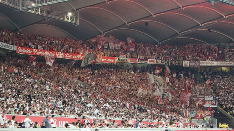04.09.2026, xrekx, Fussball 1.Bundesliga, VfB Stuttgart - 1.FC Köln v.l. 1.FC Koeln Fans ,Stimmung, Schals, Ultras, Zuschauer, Besucher, Choreo, Choreografie, atmosphere, scarves, spectators, visitors (DFL DFB REGULATIONS PROHIBIT ANY USE OF PHOTOGRAPHS as IMAGE SEQUENCES and or QUASI-VIDEO) Stuttgart *** September 4, 2026, xrekx, Soccer, Bundesliga 1, VfB Stuttgart vs. 1. FC Köln, 1. FC Köln fans, atmosphere, scarves, ultras, spectators, visitors, choreography, choreography, atmosphere, scarves, spectators, visitors. DFL and DFB regulations prohibit any use of photographs as image sequences and or quasi-video. Stuttgart
