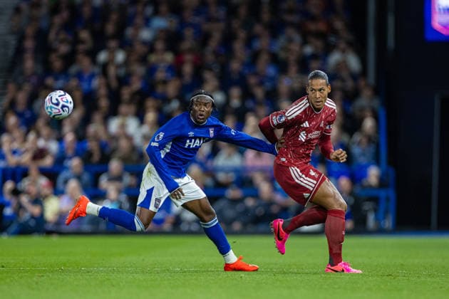 Football - FA Premier League - Ipswich Town v Liverpool FC IPSWICH, ENGLAND - Friday, September 4, 2026: Liverpool s captain Virgil van Dijk and Ipswich Town s Abdul Fatawu (L) during the FA Premier League match between Ipswich Town FC and Liverpool FC at Portman Road. (Photo by David Rawcliffe Propaganda) IPSWICH Portman Road SUFFOLK ENGLAND  Copyright: xDavidxRawcliffex P2026-09-04-Ipswich_Liverpool-90