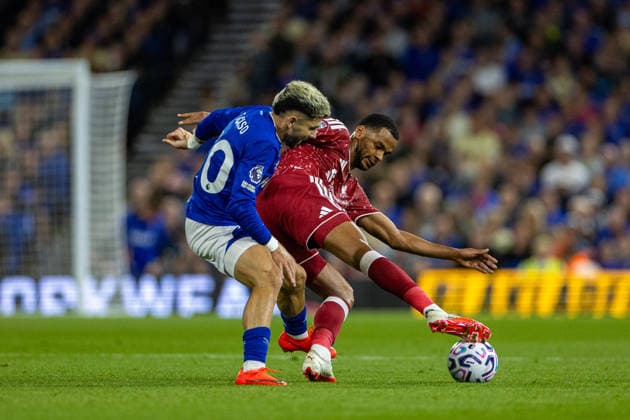 Football - FA Premier League - Ipswich Town v Liverpool FC IPSWICH, ENGLAND - Friday, September 4, 2026: Liverpool s Cody Gakpo is challenged by Ipswich Town s Julio Enciso (L) during the FA Premier League match between Ipswich Town FC and Liverpool FC at Portman Road. (Photo by David Rawcliffe Propaganda) IPSWICH Portman Road SUFFOLK ENGLAND  Copyright: xDavidxRawcliffex P2026-09-04-Ipswich_Liverpool-92
