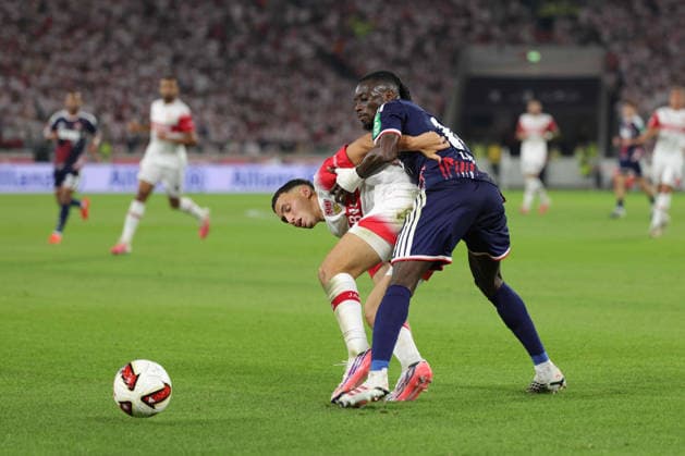 2026.09.04, Deutschland, Stuttgart Fußball VfB Stuttgart vs. 1. FC Köln, Bilai El Khannouss (VfB) Gideon Mensah (Köln) Gemäß den Vorgaben der DFL Deutsche Fußball Liga ist es untersagt, in dem Stadion und oder vom Spiel angefertigte Fotoaufnahmen in Form von Sequenzbildern und oder videoähnlichen Fotostrecken zu verwerten bzw. verwerten zu lassen. DFL, DFB regulations prohibit any use of photographs as image sequences and or quasi-video. *** September 4, 2026, Germany, Stuttgart: Soccer – VfB Stuttgart vs. 1. FC Köln, Bilai El Khannouss (VfB) and Gideon Mensah (Cologne). In accordance with the regulations of the DFL (German Soccer League), it is prohibited to use or allow the use of photographs taken in the stadium and or during the game in the form of image sequences and or video-like photo series. DFL, DFB regulations prohibit any use of photographs as image sequences and or quasi-video content