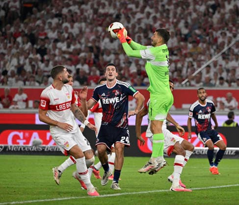 Strafraumszene, Torraumszene Torwart Fabian Bredlow VfB Stuttgart (01) Aktion VfB Stuttgart vs 1. FC Koeln 04.09.2026 DFL REGULATIONS PROHIBIT ANY USE OF PHOTOGRAPHS AS IMAGE SEQUENCES AND OR QUASI-VIDEO VfB Stuttgart vs 1. FC Koeln *** Penalty area scene, Goalmouth scene: Goalkeeper Fabian Bredlow, VfB Stuttgart 01, Action: VfB Stuttgart vs. 1. FC Köln, September 4, 2026. DFL regulations prohibit any use of photographs as image sequences and or quasi-video. VfB Stuttgart vs. 1. FC Köln