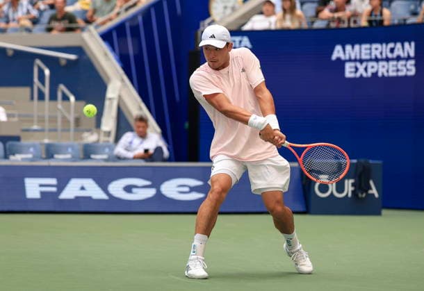 US Open tennis tournament - Day 6 Yibing Wu of China in action against Carlos Alcaraz of Spain during the Men‚Äôs Singles round 3 of the US Open Tennis Championship at the USTA Billie Jean King National Tennis Center in Flushing Meadows, New York, USA, 04 September 2026. The 2026 US Open tournament runs from 23 August through 13 September. FLUSHING MEADOWS NEW YORK United States  Copyright: xCRISTOBALxHERRERA-ULASHKEVICHx