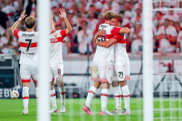 04.09.2026, Fußball, VfB Stuttgart - 1. FC Köln, 1. Fußball Bundesliga, 2. Spieltag, MHP-Arena, Saison 2026 2027: Torjubel nach dem Tor zum 2:0 durch Torschütze Grischa Prömel (VfB Stuttgart 21) zusammen mit Finn Jeltsch (VfB Stuttgart 29) DFB regulations prohibit any use of photographs as image sequences and or quasi-video. Baden-Württemberg Deutschland *** September 4, 2026, Soccer, VfB Stuttgart vs. 1. FC Köln, Bundesliga 1, Matchday 2, MHP Arena, 2026–2027 Season: Goal celebration after the 2–0 goal by scorer Grischa Prömel (VfB Stuttgart 21) together with Finn Jeltsch (VfB Stuttgart 29). DFB regulations prohibit any use of photographs as image sequences and or quasi-video. Baden-Württemberg, Germany