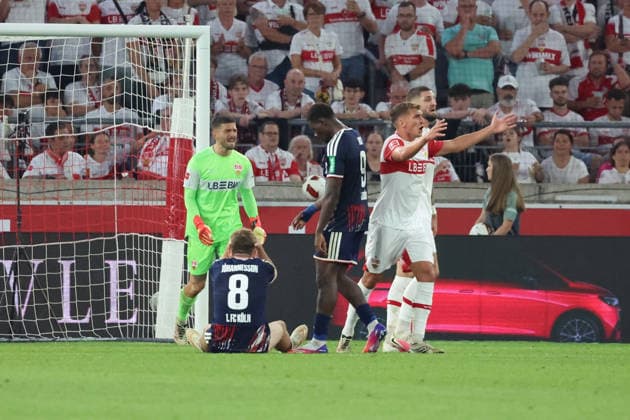 04.09.2026, xrekx, Fussball 1.Bundesliga, VfB Stuttgart - 1.FC Köln v.l. Fabian Bredlow (VfB Stuttgart) Ãsak Johannesson (1.FC Koeln) Ragnar Ache (1.FC Koeln) enttaeuscht, enttäuscht, schaut enttaeuscht, niedergeschlagen, disappointed (DFL DFB REGULATIONS PROHIBIT ANY USE OF PHOTOGRAPHS as IMAGE SEQUENCES and or QUASI-VIDEO) Stuttgart *** September 4, 2026, xrekx, Soccer, Bundesliga 1, VfB Stuttgart vs. 1. FC Köln: Fabian Bredlow (VfB Stuttgart), Ösak Johannesson (1. FC Köln), Ragnar Ache (1. FC Köln) looks disappointed, looks disappointed, dejected, disappointed DFL DFB REGULATIONS PROHIBIT ANY USE OF PHOTOGRAPHS as IMAGE SEQUENCES and or QUASI-VIDEO Stuttgart