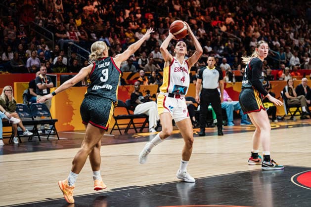 FIBA Women™s Basketball World Cup 2026: Spanien vs. Deutschland, 04.09.2026 Mariona Ortiz (Spanien, 4) gegen Alexandra Wilke (Deutschland, 3); Basketball, FIBA Women™s Basketball World Cup 2026, Gruppenphase, Gruppe A, 1. Spieltag: Spanien vs. Deutschland am 04.09.2026 in der Uber Arena, Berlin *** FIBA Women s Basketball World Cup 2026: Spain vs. Germany, September 4, 2026; Mariona Ortiz (Spain), 4, vs. Alexandra Wilke (Germany), 3; Basketball; FIBA Women s Basketball World Cup 2026; Group Stage; Group A; Matchday 1: Spain vs. Germany on September 4, 2026, at the Uber Arena, Berlin Copyright: xBEAUTIFULxSPORTS Tonhäuserx