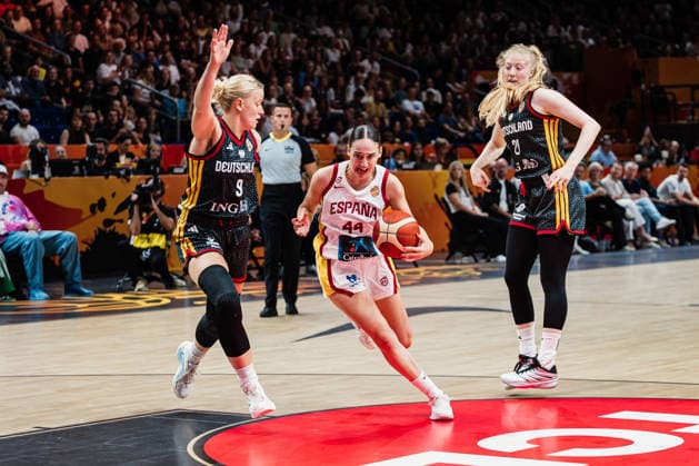 FIBA Women™s Basketball World Cup 2026: Spanien vs. Deutschland, 04.09.2026 Iyana Martin (Spanien, 44) gegen Emma Eichmeyer (Deutschland, 9); Basketball, FIBA Women™s Basketball World Cup 2026, Gruppenphase, Gruppe A, 1. Spieltag: Spanien vs. Deutschland am 04.09.2026 in der Uber Arena, Berlin *** FIBA Women’s Basketball World Cup 2026: Spain vs. Germany, September 4, 2026; Iyana Martin (Spain), 44, vs. Emma Eichmeyer (Germany), 9; Basketball; FIBA Women’s Basketball World Cup 2026; Group Stage; Group A; Matchday 1: Spain vs. Germany on September 4, 2026, at the Uber Arena, Berlin Copyright: xBEAUTIFULxSPORTS Tonhäuserx