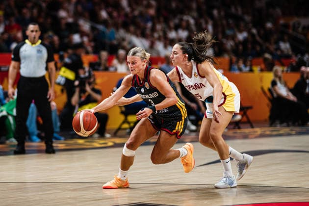 FIBA Women™s Basketball World Cup 2026: Spanien vs. Deutschland, 04.09.2026 Alexandra Wilke (Deutschland, 3) gegen Maite Cazorla (Spanien, 5); Basketball, FIBA Women™s Basketball World Cup 2026, Gruppenphase, Gruppe A, 1. Spieltag: Spanien vs. Deutschland am 04.09.2026 in der Uber Arena, Berlin *** FIBA Women’s Basketball World Cup 2026: Spain vs. Germany, September 4, 2026; Alexandra Wilke (Germany), 3, vs. Maite Cazorla (Spain), 5; Basketball; FIBA Women’s Basketball World Cup 2026; Group Stage; Group A; Match Day 1: Spain vs. Germany on September 4, 2026, at the Uber Arena, Berlin Copyright: xBEAUTIFULxSPORTS Tonhäuserx