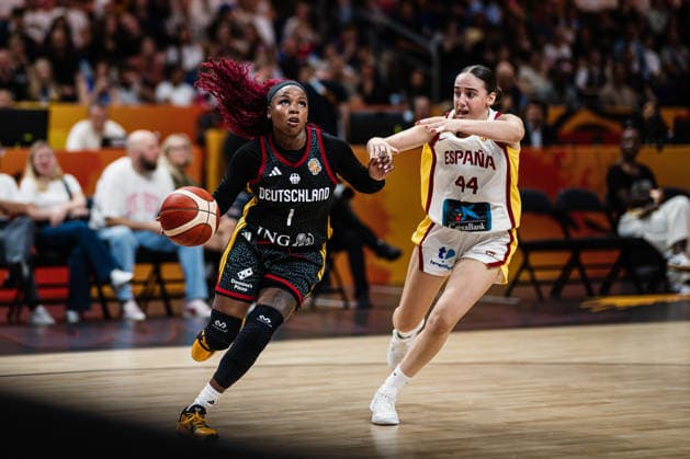 FIBA Women™s Basketball World Cup 2026: Spanien vs. Deutschland, 04.09.2026 Alexis Peterson (Deutschland, 1) gegen Iyana Martin (Spanien, 44); Basketball, FIBA Women™s Basketball World Cup 2026, Gruppenphase, Gruppe A, 1. Spieltag: Spanien vs. Deutschland am 04.09.2026 in der Uber Arena, Berlin *** FIBA Women’s Basketball World Cup 2026: Spain vs. Germany, September 4, 2026; Alexis Peterson (Germany), 1, vs. Iyana Martin (Spain), 44; Basketball; FIBA Women’s Basketball World Cup 2026; Group Stage; Group A; Matchday 1: Spain vs. Germany on September 4, 2026, at the Uber Arena, Berlin Copyright: xBEAUTIFULxSPORTS Tonhäuserx