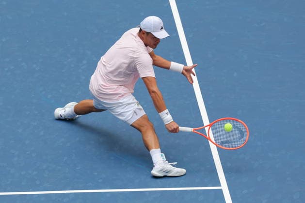 US Open tennis tournament - Day 6 Yibing Wu of China in action against Carlos Alcaraz of Spain during the Men s Singles round 3 of the US Open Tennis Championships in Flushing Meadows, New York, USA, 04 September 2026. FLUSHING MEADOWS NEW YORK United States  Copyright: xBRIANxHIRSCHFELDx