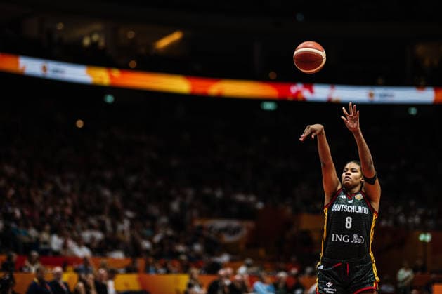 FIBA Women™s Basketball World Cup 2026: Spanien vs. Deutschland, 04.09.2026 Nyara Sabally (Deutschland, 8) wirft; Basketball, FIBA Women™s Basketball World Cup 2026, Gruppenphase, Gruppe A, 1. Spieltag: Spanien vs. Deutschland am 04.09.2026 in der Uber Arena, Berlin *** FIBA Women’s Basketball World Cup 2026: Spain vs. Germany, September 4, 2026; Nyara Sabally (Germany) takes an 8-point shot; FIBA Women’s Basketball World Cup 2026, Group Stage, Group A, Matchday 1: Spain vs. Germany on September 4, 2026, at the Uber Arena, Berlin Copyright: xBEAUTIFULxSPORTS Tonhäuserx