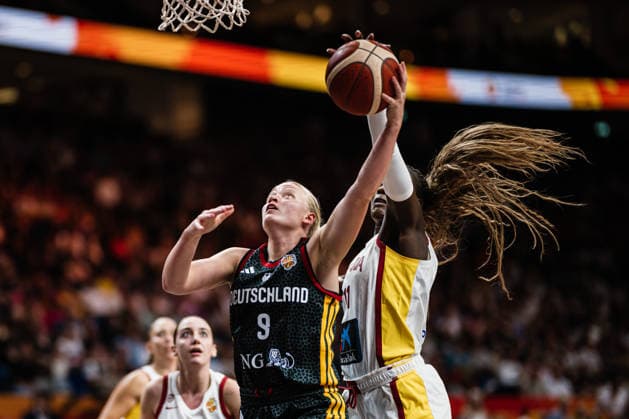 FIBA Women™s Basketball World Cup 2026: Spanien vs. Deutschland, 04.09.2026 Emma Eichmeyer (Deutschland, 9) gegen Awa Fam (Spanien, 11) am Ball zum Korb; Basketball, FIBA Women™s Basketball World Cup 2026, Gruppenphase, Gruppe A, 1. Spieltag: Spanien vs. Deutschland am 04.09.2026 in der Uber Arena, Berlin *** FIBA Women’s Basketball World Cup 2026: Spain vs. Germany, September 4, 2026. Emma Eichmeyer (Germany), No. 9, and Awa Fam (Spain), No. 11, driving toward the basket. Basketball, FIBA Women’s Basketball World Cup 2026, Group Stage, Group A, Matchday 1: Spain vs. Germany on September 4, 2026, at the Uber Arena, Berlin Copyright: xBEAUTIFULxSPORTS Tonhäuserx