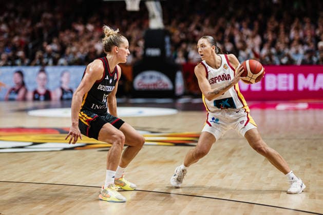 FIBA Women™s Basketball World Cup 2026: Spanien vs. Deutschland, 04.09.2026 Leonie Fiebich (Deutschland, 13) gegen Mariona Ortiz (Spanien, 4); Basketball, FIBA Women™s Basketball World Cup 2026, Gruppenphase, Gruppe A, 1. Spieltag: Spanien vs. Deutschland am 04.09.2026 in der Uber Arena, Berlin *** FIBA Women’s Basketball World Cup 2026: Spain vs. Germany, September 4, 2026—Leonie Fiebich (Germany), 13, vs. Mariona Ortiz (Spain), 4—Basketball, FIBA Women’s Basketball World Cup 2026, Group Stage, Group A, Matchday 1: Spain vs. Germany on September 4, 2026, at the Uber Arena, Berlin Copyright: xBEAUTIFULxSPORTS Tonhäuserx