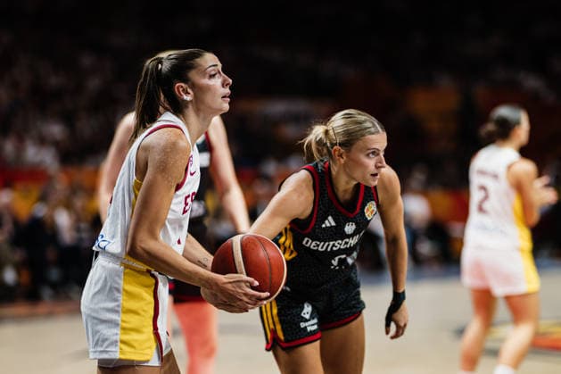 FIBA Women™s Basketball World Cup 2026: Spanien vs. Deutschland, 04.09.2026 Mariona Ortiz (Spanien, 4) gegen Alexandra Wilke (Deutschland, 3); Basketball, FIBA Women™s Basketball World Cup 2026, Gruppenphase, Gruppe A, 1. Spieltag: Spanien vs. Deutschland am 04.09.2026 in der Uber Arena, Berlin *** FIBA Women’s Basketball World Cup 2026: Spain vs. Germany, September 4, 2026; Mariona Ortiz (Spain), 4, vs. Alexandra Wilke (Germany), 3; Basketball; FIBA Women’s Basketball World Cup 2026; Group Stage; Group A; Match Day 1: Spain vs. Germany on September 4, 2026, at the Uber Arena, Berlin Copyright: xBEAUTIFULxSPORTS Tonhäuserx