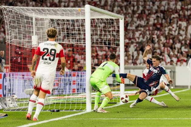 STUTTGART, GERMANY - SEPTEMBER 04: Marius Buelter (Bülter, Bulter, 1. FC Koeln, 30) scores the 3:1 goal during the Bundesliga match between VfB Stuttgart vs. 1. FC Koeln at MHP Arena Stuttgart on matchday 2 of the 1. Bundesliga on September 04, 2026 in Stuttgart, Germany. DFL REGULATIONS PROHIBIT ANY USE OF PHOTOGRAPHS AS IMAGE SEQUENCES AND OR QUASI-VIDEO. Baden Wuerttemberg Germany Copyright: xSteffiexWunderlx