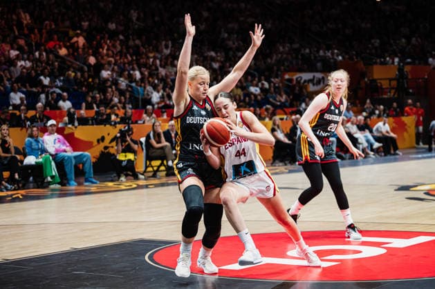 FIBA Women™s Basketball World Cup 2026: Spanien vs. Deutschland, 04.09.2026 Iyana Martin (Spanien, 44) gegen Emma Eichmeyer (Deutschland, 9); Basketball, FIBA Women™s Basketball World Cup 2026, Gruppenphase, Gruppe A, 1. Spieltag: Spanien vs. Deutschland am 04.09.2026 in der Uber Arena, Berlin *** FIBA Women’s Basketball World Cup 2026: Spain vs. Germany, September 4, 2026; Iyana Martin (Spain), 44, vs. Emma Eichmeyer (Germany), 9; Basketball; FIBA Women’s Basketball World Cup 2026; Group Stage; Group A; Matchday 1: Spain vs. Germany on September 4, 2026, at the Uber Arena, Berlin Copyright: xBEAUTIFULxSPORTS Tonhäuserx