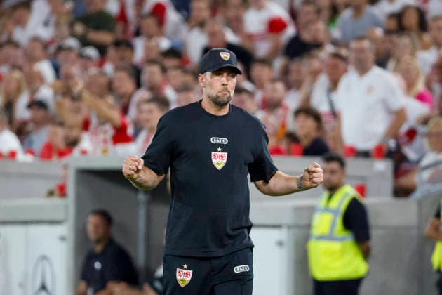 Sebastian Hoeneß, Hoeness (VfB Stuttgart, Trainer) beim 3:0, Jubel, Freude, Begeisterung, positive Emotionen, Geste, Gestik, gestikuliert , Deutschland, Fussball, 1. Bundesliga, 2.Spieltag, 2026 2027, VfB Stuttgart vs. 1.FC Köln, 04.09.2026, Stuttgart MHP Arena Deutschland *** Sebastian Hoeneß, Hoeness VfB Stuttgart, coach during the 3-0 win, celebration, joy, enthusiasm, positive emotions, gesture, body language, gesturing, Germany, soccer, Bundesliga 1, Matchday 2, 2026–2027, VfB Stuttgart vs. 1. FC Köln, September 4, 2026, Stuttgart MHP Arena, Germany Copyright: xGrantxHubbsx