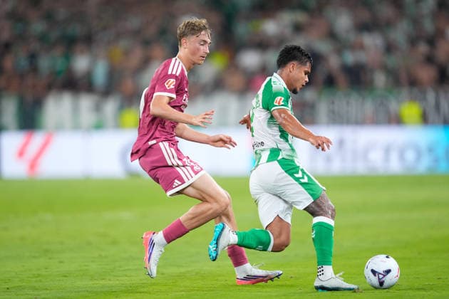 September 4, 2026, Sevilla, Sevilla, Spain: Dean Huijsen of Real Madrid CF and Cucho Hernandez of Real Betis Balompie compete for the ball during the Spanish league, LaLiga EA Sports, football match played between Real Betis and Real Madrid at La Cartuja stadium on September 4, 2026, in Sevilla, Spain. Sevilla Spain - ZUMAa181 20260904_zaa_a181_084 Copyright: xJoaquinxCorcherox