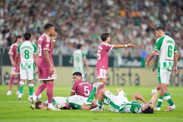 September 4, 2026, Sevilla, Sevilla, Spain: Diego Llorente of Real Betis Balompie gets injured during the Spanish league, LaLiga EA Sports, football match played between Real Betis and Real Madrid at La Cartuja stadium on September 4, 2026, in Sevilla, Spain. Sevilla Spain - ZUMAa181 20260904_zaa_a181_086 Copyright: xJoaquinxCorcherox