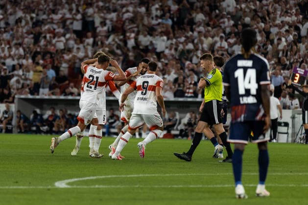 Josha VAGNOMAN (VfB Stuttgart, 04) erzielt ein Traumtor zum 4:1, Jubel, Freude, Leidenschaft, Erfolg, Emotion, Begeisterung, positive Emotionen GER, VfB Stuttgart vs. 1. FC Koeln, Fussball, Bundesliga, 2. Spieltag, Spielzeit 2026 2027, 04.09.2026, GER, VfB Stuttgart vs. 1. FC Koeln, Fussball, Bundesliga, 2. Spieltag, Spielzeit 2026 2027, 04.09.2026, Stuttgart *** Josha VAGNOMAN, VfB Stuttgart, scores a spectacular goal in the 4th minute to make it 4-1; celebration, joy, passion, success, emotion, enthusiasm, positive emotions GER, VfB Stuttgart vs. 1. FC Köln, soccer, Bundesliga, Matchday 2, 2026–2027 season, September 4, 2026, GER, VfB Stuttgart vs. 1. FC Köln, soccer, Bundesliga, Matchday 2, 2026–2027 season, September 4, 2026, Stuttgart Copyright: xEibnerxPressefoto OliverxSchmidtx EP_OST
