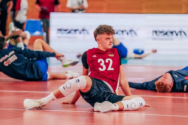 GER, Volleyball, EM-Generalprobe, Testspiel, Deutschland vs. Niederlande, 04.09.26 Erwärmung Theo Mohwinkel (32, Deutschland) Foto: HMB Media Etienne Schlick Copyright: HMBxMedia EtiennexSchlick