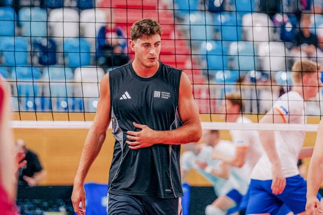 GER, Volleyball, EM-Generalprobe, Testspiel, Deutschland vs. Niederlande, 04.09.26 Erwärmung im Fokus Tobias Krick (21, Deutschland) Foto: HMB Media Etienne Schlick Copyright: HMBxMedia EtiennexSchlick