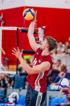 GER, Volleyball, EM-Generalprobe, Testspiel, Deutschland vs. Niederlande, 04.09.26 Erwärmung im Fokus Florian Krage-Brewitz (18, Deutschland) Foto: HMB Media Etienne Schlick Copyright: HMBxMedia EtiennexSchlick