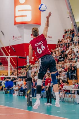 GER, Volleyball, EM-Generalprobe, Testspiel, Deutschland vs. Niederlande, 04.09.26 Aufschlag Erik Röhrs (66, Deutschland) Foto: HMB Media Etienne Schlick Copyright: HMBxMedia EtiennexSchlick