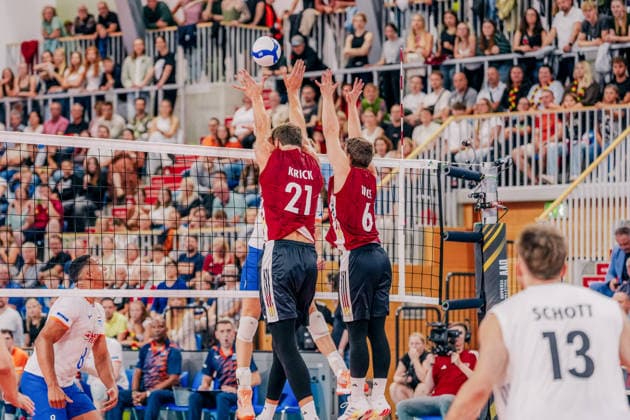 GER, Volleyball, EM-Generalprobe, Testspiel, Deutschland vs. Niederlande, 04.09.26 Block durch Tobias Krick (21, Deutschland) und Johannes Tille (6, Deutschland) Foto: HMB Media Etienne Schlick Copyright: HMBxMedia EtiennexSchlick