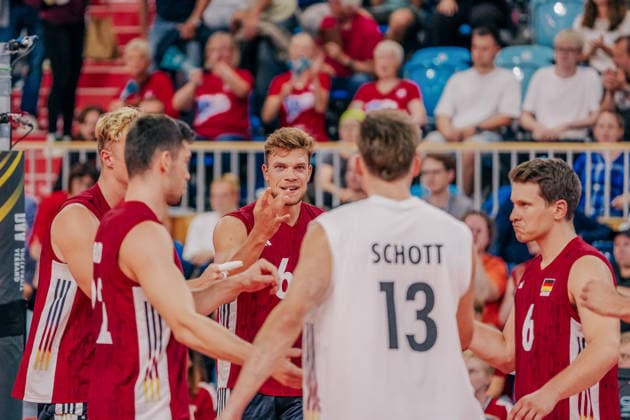 GER, Volleyball, EM-Generalprobe, Testspiel, Deutschland vs. Niederlande, 04.09.26 Mannschaftskreis Foto: HMB Media Etienne Schlick Copyright: HMBxMedia EtiennexSchlick