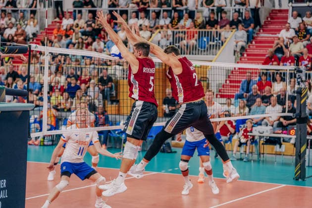GER, Volleyball, EM-Generalprobe, Testspiel, Deutschland vs. Niederlande, 04.09.26 Bloch durch Moritz Reichert (5, Deutschland) und Leonard Graven (2, Deutschland) Foto: HMB Media Etienne Schlick Copyright: HMBxMedia EtiennexSchlick