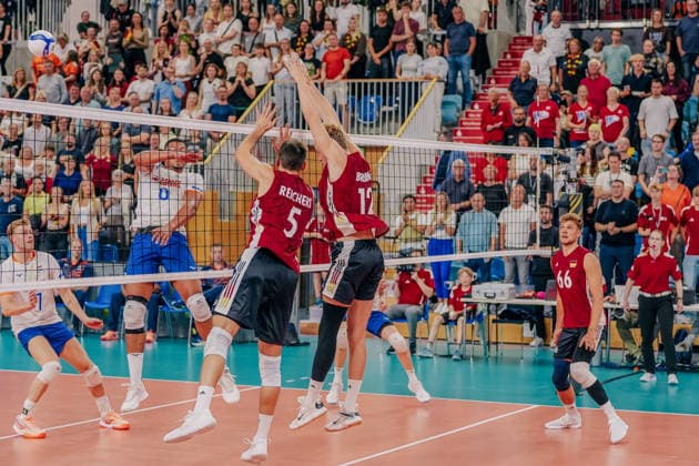 GER, Volleyball, EM-Generalprobe, Testspiel, Deutschland vs. Niederlande, 04.09.26 Block durch Moritz Reichert (5, Deutschland) und Anton Brehme (12, Deutschland) Foto: HMB Media Etienne Schlick Copyright: HMBxMedia EtiennexSchlick