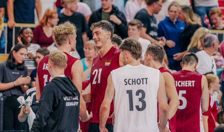GER, Volleyball, EM-Generalprobe, Testspiel, Deutschland vs. Niederlande, 04.09.26 Mannschaftskreis Foto: HMB Media Etienne Schlick Copyright: HMBxMedia EtiennexSchlick