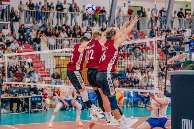 GER, Volleyball, EM-Generalprobe, Testspiel, Deutschland vs. Niederlande, 04.09.26 Block durch Tobias Brand (22, Deutschland), Anton Brehme (12, Deutschland) und Erik Röhrs (66, Deutschland) Foto: HMB Media Etienne Schlick Copyright: HMBxMedia EtiennexSchlick