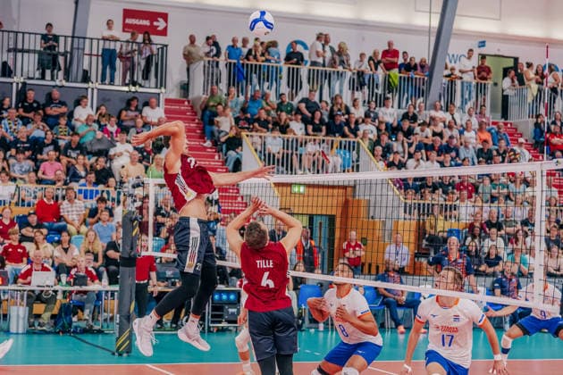 GER, Volleyball, EM-Generalprobe, Testspiel, Deutschland vs. Niederlande, 04.09.26 Angriff durch Tobias Krick (21, Deutschland) Foto: HMB Media Etienne Schlick Copyright: HMBxMedia EtiennexSchlick