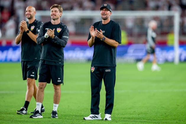 04.09.2026, Fußball, VfB Stuttgart - 1. FC Köln, 1. Fußball Bundesliga, 2. Spieltag, MHP-Arena, Saison 2026 2027: Cheftrainer Sebastian Hoeneß (VfB Stuttgart) beim Abschlussjubel nach dem 4:1 Sieg zusammen mit seinem Trainerteam DFB regulations prohibit any use of photographs as image sequences and or quasi-video. Baden-Württemberg Deutschland *** September 4, 2026, Soccer, VfB Stuttgart vs. 1. FC Köln, 1 Bundesliga, Matchday 2, MHP Arena, 2026–2027 season. Head coach Sebastian Hoeneß of VfB Stuttgart celebrates with his coaching staff after the 4–1 victory. DFB regulations prohibit any use of photographs as image sequences and or quasi-video. Baden-Württemberg, Germany