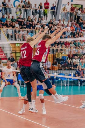 GER, Volleyball, EM-Generalprobe, Testspiel, Deutschland vs. Niederlande, 04.09.26 Block durch Anton Brehme (12, Deutschland) und Erik Röhrs (66, Deutschland) Foto: HMB Media Etienne Schlick Copyright: HMBxMedia EtiennexSchlick