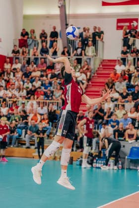 GER, Volleyball, EM-Generalprobe, Testspiel, Deutschland vs. Niederlande, 04.09.26 Angriff durchTheo Mohwinkel (32, Deutschland) Foto: HMB Media Etienne Schlick Copyright: HMBxMedia EtiennexSchlick