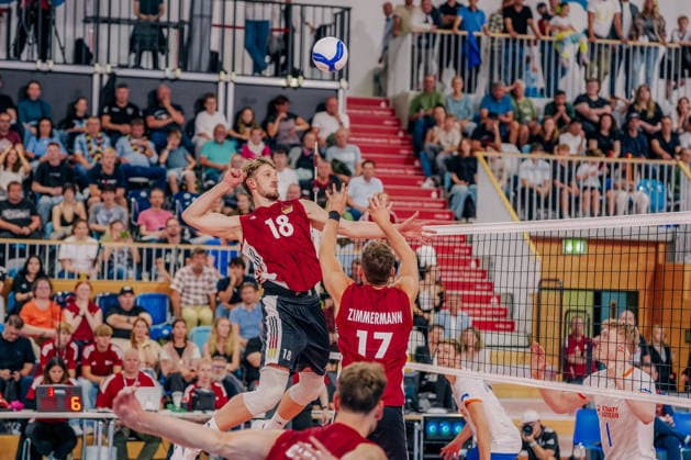GER, Volleyball, EM-Generalprobe, Testspiel, Deutschland vs. Niederlande, 04.09.26 Angriff durch Florian Krage-Brewitz (18, Deutschland) Foto: HMB Media Etienne Schlick Copyright: HMBxMedia EtiennexSchlick
