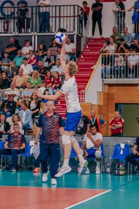GER, Volleyball, EM-Generalprobe, Testspiel, Deutschland vs. Niederlande, 04.09.26 Aufschlag Niederlande Foto: HMB Media Etienne Schlick Copyright: HMBxMedia EtiennexSchlick