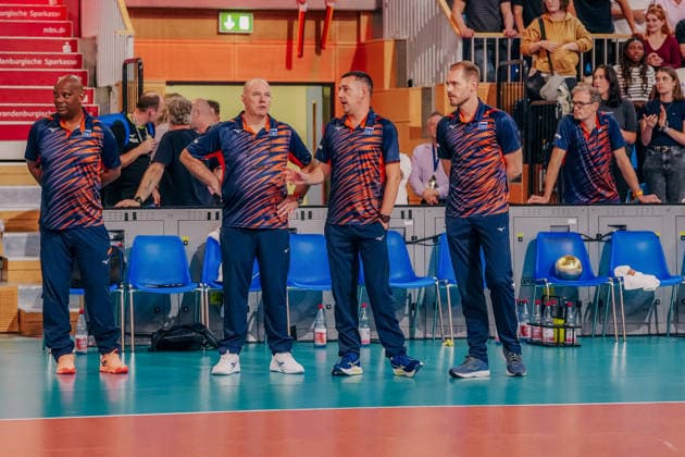 GER, Volleyball, EM-Generalprobe, Testspiel, Deutschland vs. Niederlande, 04.09.26 Trainer Joel Banks (C, Niederlande) Foto: HMB Media Etienne Schlick Copyright: HMBxMedia EtiennexSchlick