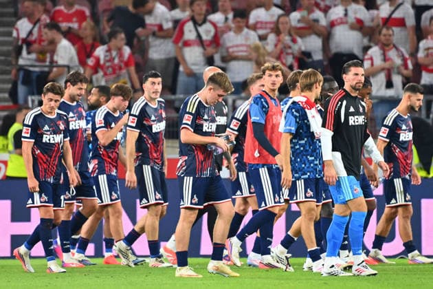 Abgang Spieler Koeln, tTeamfoto,Team,Mannschaft,Mannschaftsfoto, Enttaeuschung,Frust,enttaeuscht, frustriert,niedergeschlagen, Fussball 1. Bundesliga Saison 2026 2027, 2.Spieltag, Spieltag02, VfB Stuttgart - 1.FC Koeln 4-1 am 04.09.2026 , MHP ARENA *** Cologne Player Departure, Team Photo, Team, Squad, Team Photo, Disappointment, Frustration, Disappointed, Frustrated, Dejected, Soccer, Bundesliga Season 2026–2027, Matchday 2, Matchday 02, VfB Stuttgart 1–4 1 FC Cologne on September 4, 2026, MHP ARENA