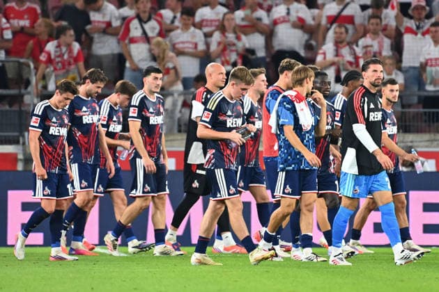 Abgang Spieler Koeln, tTeamfoto,Team,Mannschaft,Mannschaftsfoto, Enttaeuschung,Frust,enttaeuscht, frustriert,niedergeschlagen, Fussball 1. Bundesliga Saison 2026 2027, 2.Spieltag, Spieltag02, VfB Stuttgart - 1.FC Koeln 4-1 am 04.09.2026 , MHP ARENA *** Cologne Player Departure, Team Photo, Team, Squad, Team Photo, Disappointment, Frustration, Disappointed, Frustrated, Dejected, Soccer, Bundesliga Season 2026–2027, Matchday 2, Matchday 02, VfB Stuttgart 1–4 1 FC Cologne on September 4, 2026, MHP ARENA