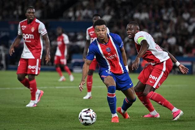 September 4, 2026, Paris, Å½Le-De-France, France: PARIS, FRANCE - SEPTEMBER 4, 2026: Paris Saint-GermainÃ¢â‚¬â ¢s forward Desire Doue fights for the ball during the French L1 football match between Paris Saint-Germain and AS Monaco at the Parc des Princes stadium in Paris on September 4, 2026. Ligue 1 PSG Vs AS Monaco  - ZUMAq101 20260904_zna_q101_187 Copyright: xFirasxAbdullahx