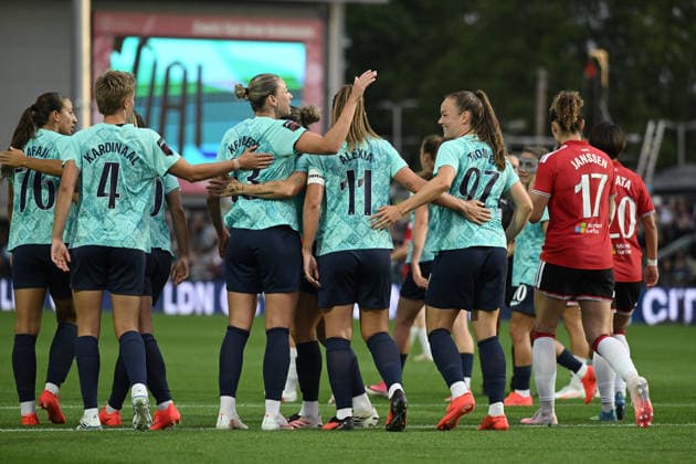 BROMLEY, ENGLAND - SEPTEMBER 04: Alanna Kennedy of London City Lionesses celebrates the team s first goal with teammates, an own goal scored by Julia Zigiotti of Manchester United, ManU during the Barclays Women s Super League match between London City Lionesses and Manchester United Women at Copperjax Community Stadium on September 04, 2026 in Bromley, England. Copyright: xYaroslavxDunkax xSPPx Sportspressphoto_SPR223031