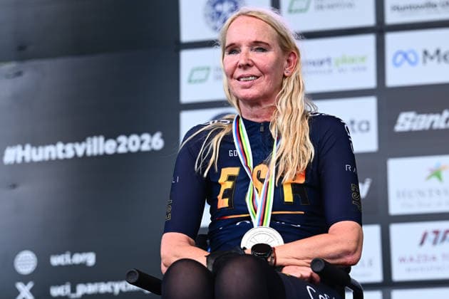 2026 UCI Para-cycling Road World Championships Picture by Olly Hassell SWpix.com - 04 09 2026 - Cycling - 2026 UCI Para-cycling Road World Championships - Huntsville, Alabama, United States of America - Women H1 Individual Time Trial (ITT) podium - Manuela Vos Van Den Bouwhuijsen (Spain) receiving the Silver Medal Huntsville Cummings Research Park United States of America Copyright: x xSWpix.comx(t axPhotographyxHubxLtd)xOllyxHassell SWpix.comx SWP-3030-22325