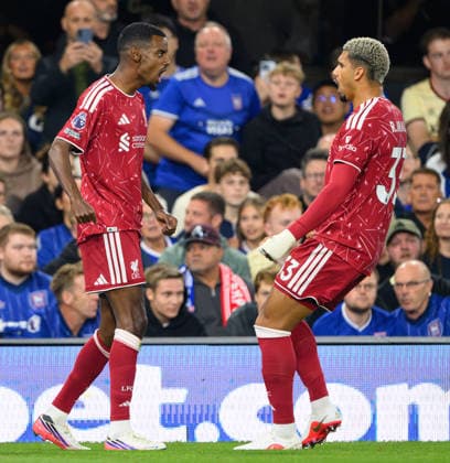 04 September 2026 - Ipswich Town v Liverpool - Premier League - Portman Road - Ipswich. Ipswich Town v Liverpool - Premier League - Portman Road - Ipswich. Alexander Isak celebrates scoring his first goal with Araujo. Picture : Mark Pain Ipswich England  Copyright: xMarkxPainx