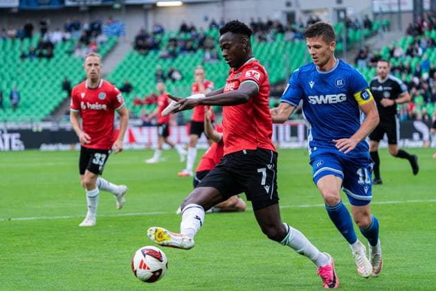 Hannover, Deutschland 04. September 2026: 2. BL - 2026 2027 - Sp. 4 - Hannover 96 gegen Karlsruher SC Im Bild: v. li. im Zweikampf Mustapha Bundu (H96) und Marvin Wanitzek (KSC) DFL DFB regulations prohibit any use of photographs as image sequences and or quasi-video Heinz von Heiden Arena Niedersachsen *** Hanover, Germany September 4, 2026 2. Bundesliga 2026–2027 Match 4: Hannover 96 vs. Karlsruher SC Pictured from left in a tackle: Mustapha Bundu (H96) and Marvin Wanitzek (KSC) DFL and DFB regulations prohibit any use of photographs as image sequences and or quasi video. Heinz von Heiden Arena, Lower Saxony Copyright: xFotostandx xKruczynskix